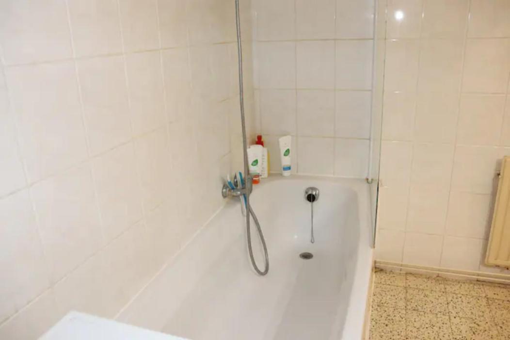 Cozy Apartment In Super Quiet Area Ланакен Екстериор снимка